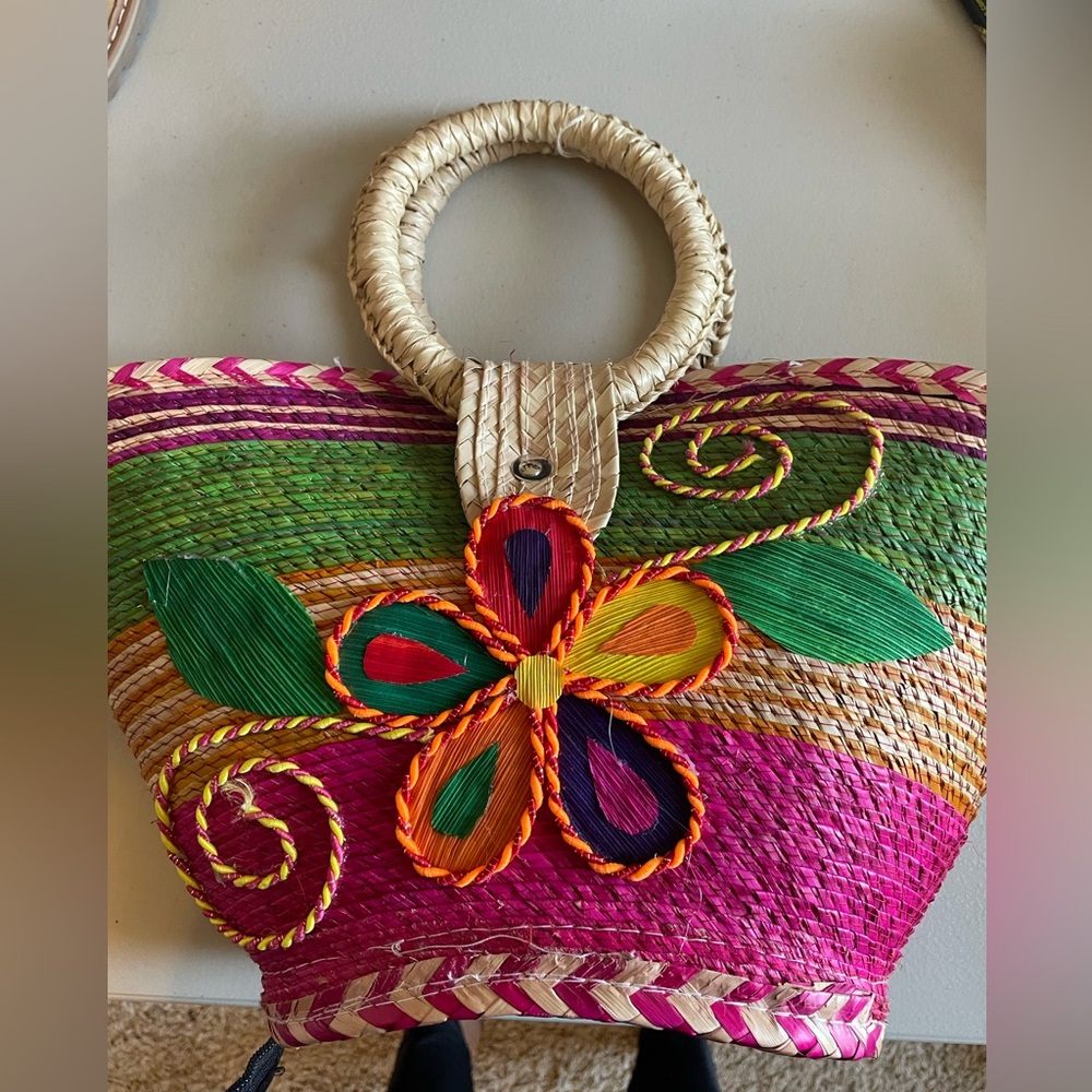 Straw Market Handmade Multicolored Mexican palm leaf Tote in gently used cond